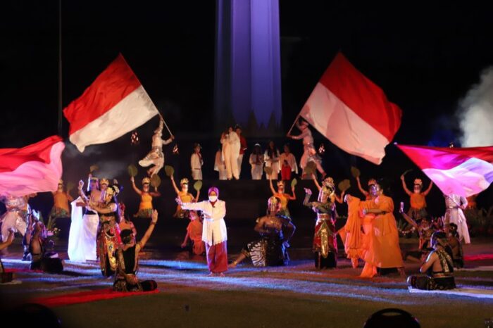 Aksi Wali Kota Risma saat tampil di pentas seni dan budaya/ist