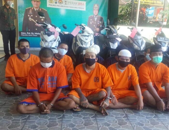 Para pelaku begal motor saat diamankan di Mapolres Pelabuhan Tanjung Perak /Ist
