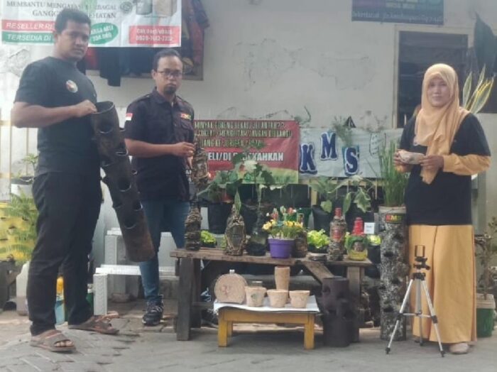 Berbagai produk daur ulang limbah yang tersedia di galeri Omah Medang /dok. KMS