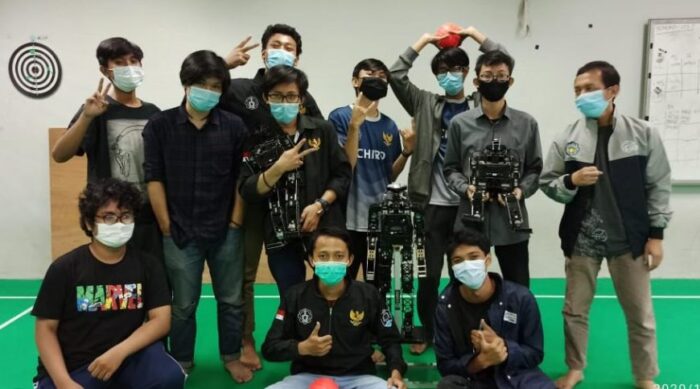 Tim Ichiro, tim robot Sepak Bola Humanoid dari ITS /Humas ITS