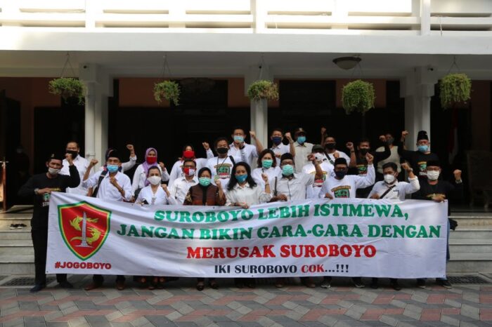 Komunitas Jogoboyo saat bertemu Wali Kota Risma di rumah dinas/ist
