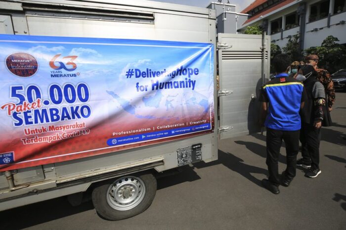 Bantuan paket sembako dari PT Meratus Line saat tiba di Balai Kota Surabaya /Ist