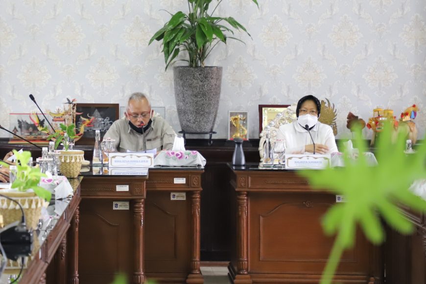 Wakil Ketua Komisi II DPR RI, Arif Wibowo bersama Wali Kota Surabaya Tri Rismaharini /Ist