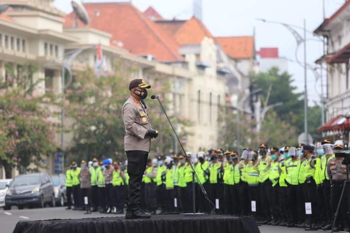 Apel pasukan pengamanan di depan halaman Mapolrestabes, Jum’at (27/11) /Ist