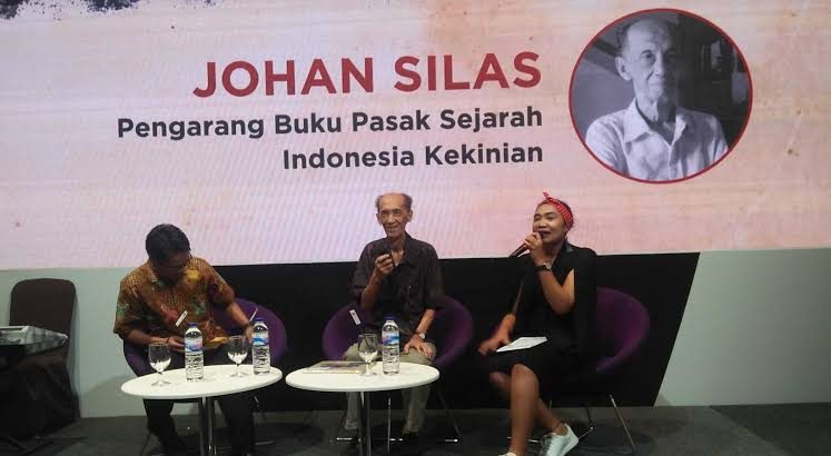 Prof Johan Silas saat bedah buku karyanya/ist