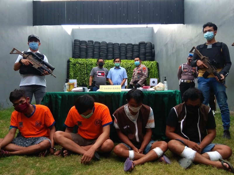Keempat tersangka beserta barangbukti narkoba | Ist