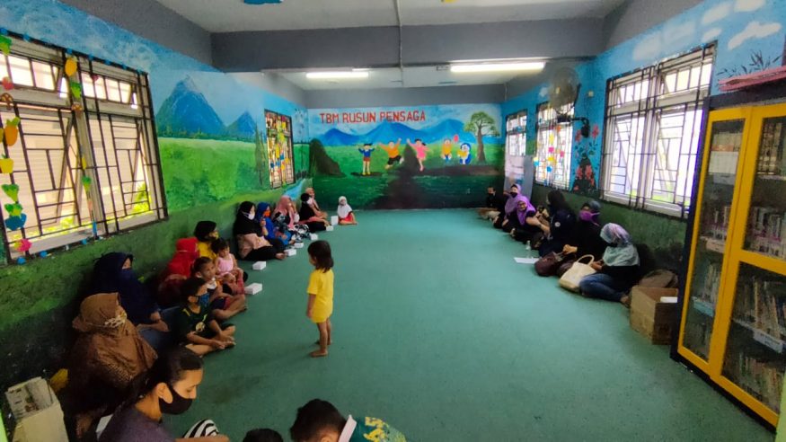 Apsilangga saat psiko edukasi di Rusun Penjaringan Sari/ist