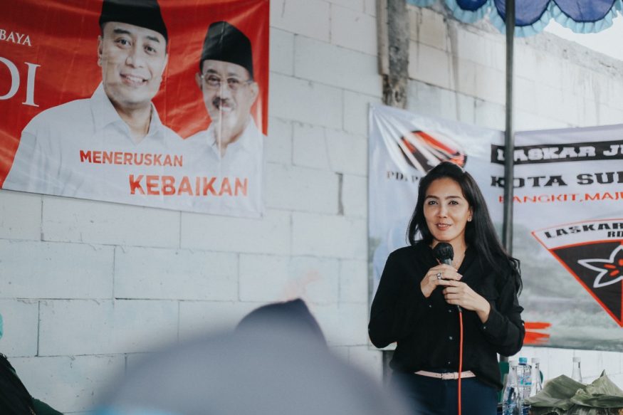 Rieke Diah Pitaloka di saat kampanye di Surabaya/ist