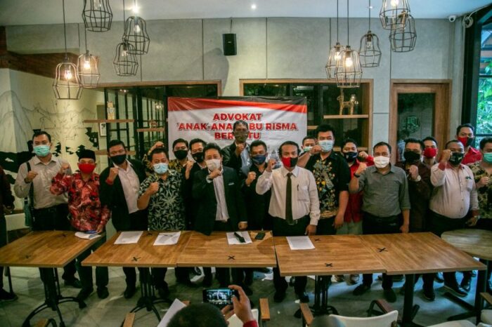 Para Advokat yang siap membela Wali Kota Risma setelah dilaporkan ke polisi/ist