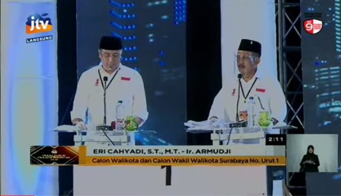 Pasangan Eri-Armuji saat debat perdana Pilkada Surabaya/ist