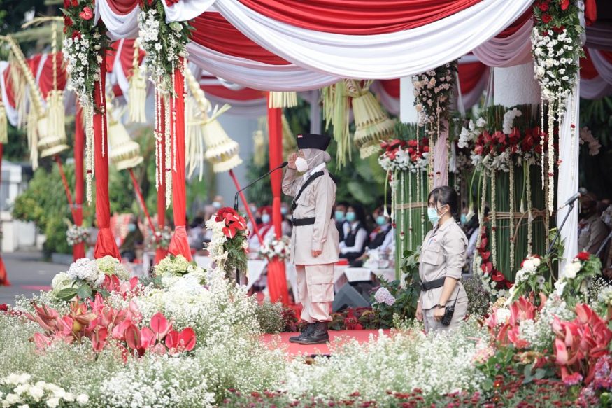 Tri Rismaharini, Wali Kota Surabaya saat menjadi inspektur Upacara Peringatan Hari Pahlawan ke-75 di Taman Surya Balai Kota Surabaya, Selasa (10/11/2020).