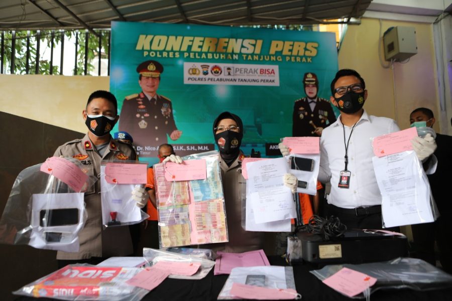 Polres Pelabuhan Tanjung Perak menggelar konferensi pers kasus pemalsuan surat keterangan rapid test /Ist