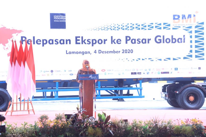 Gubernur Khofifah saat menghadiri kegiatan pelepasan ekspor ke Pasar Global di Kabupaten Lamongan, Jum'at (4/12/2020) /Ist