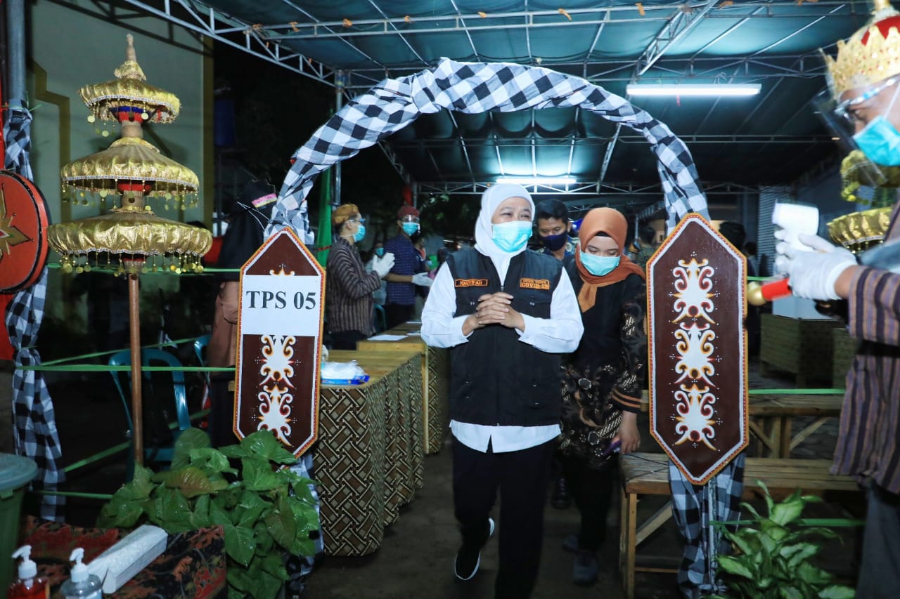 Gubernur Khofifah saat meninjau kesiapan salah satu TPS di Kabupaten Sidoarjo /Ist