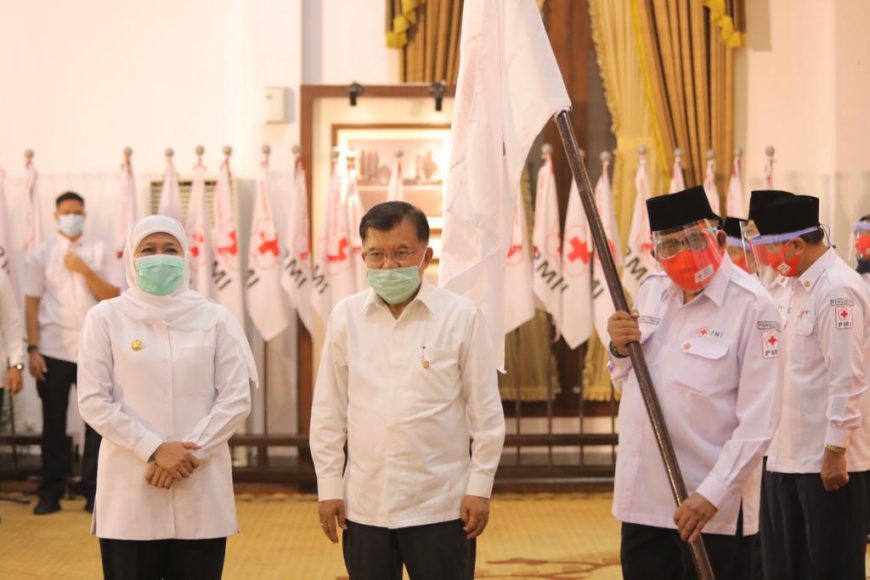 Ketua Umum PMI Muhammad Jusuf Kalla, bersama Gubernur Jatim, Khofifah Indar Parawansa saat acara pelantikan /Ist