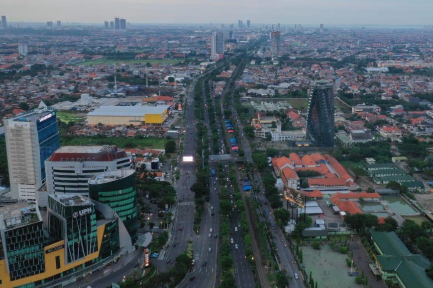 Jalan frontage road sisi barat yang di bangun di masa Bu Risma/bicarasurabaya.com