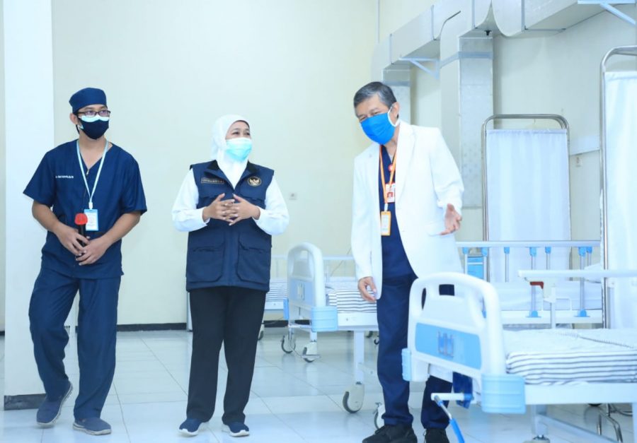 Gubernur Khofifah saat meninjau kesiapan bed di salah satu Rumah Sakit di Jatim /Ist