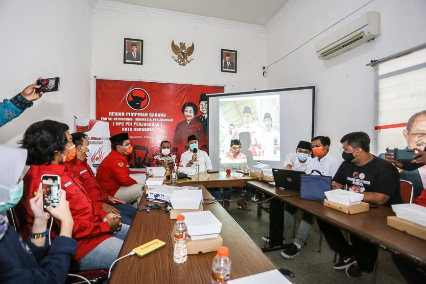 DPC Taruna Merah Putih Surabaya menggelar diskusi relawan milenial yang diselenggarakan di kantor DPC PDIP Surabaya, Jumat (18/12/2020)/ist