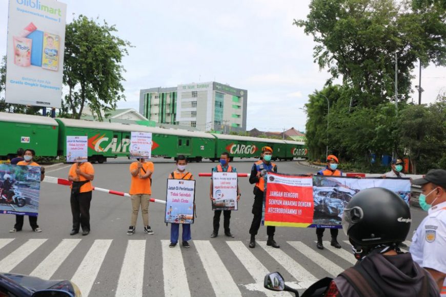 Aksi sosialisasi keselamatan yang digelar Daop 8/ist
