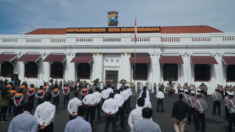 Apel kesiapsiagaan pasukan sambut Hari Raya Natal 2020 dan Tahun Baru 2021 di Mapolrestabes Surabaya, Senin (21/12/2020) /Ist