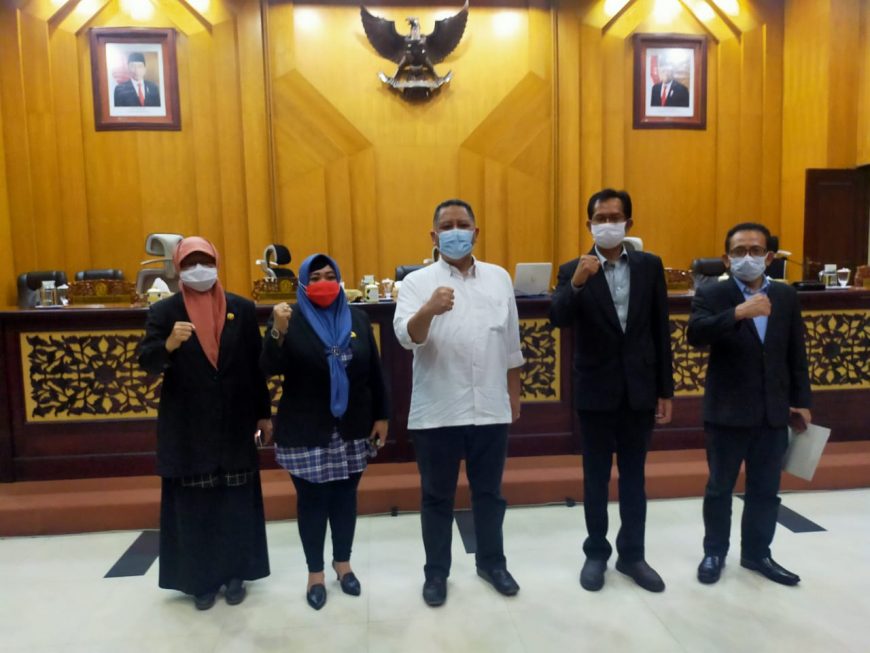 Whisnu bersama pimpinan DPRD Surabaya/bicarasurabaya.com