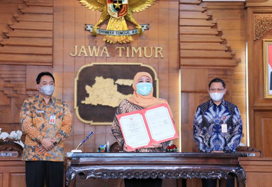 Gubernur Khofifah saat prosesi MoU pembentukan Jatim Coorporate University /Ist