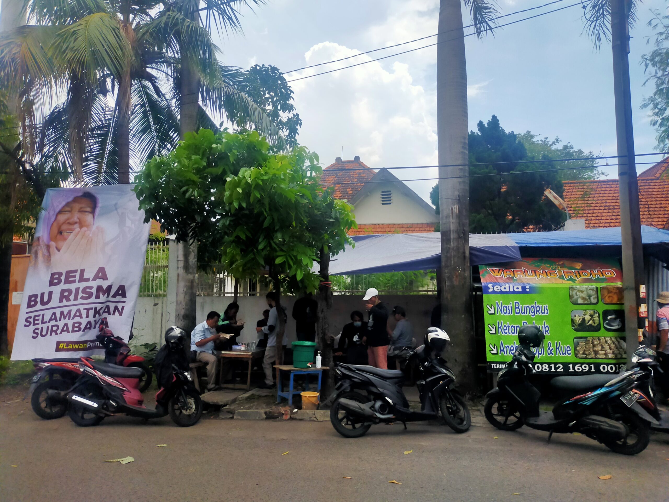 Warung Ridho berlokasi di Jalan Anwari, Tegalsari Surabaya /Foto: Bicara Surabaya