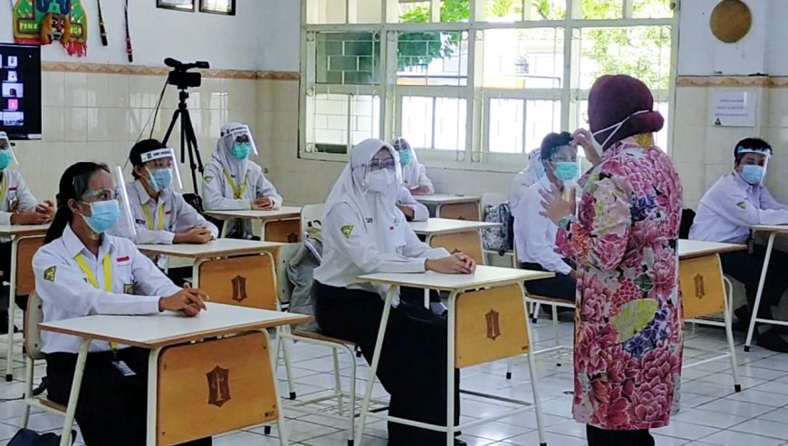 Simulasi sekolah tatap muka di SMPN 1 Surabaya, Selasa (8/12/2020) | Foto: Bicara Surabaya