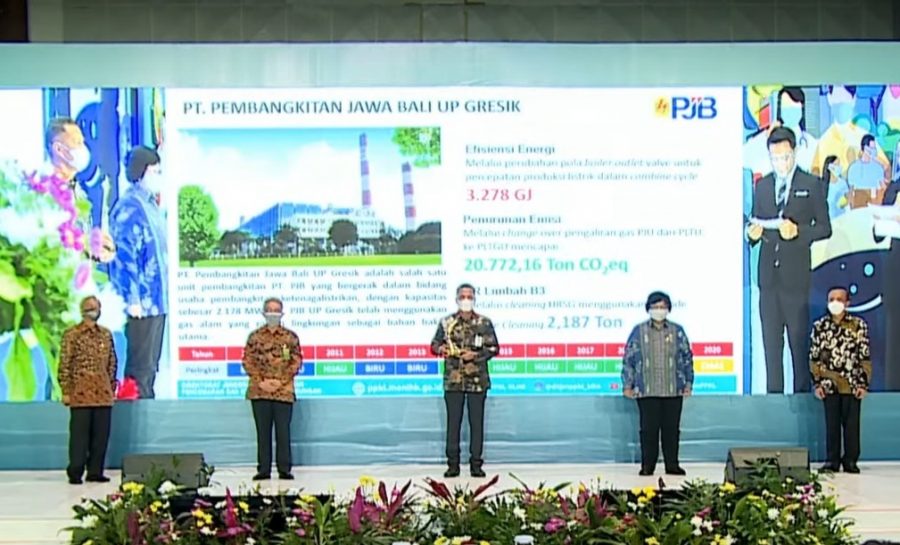 PT PJB UP Gresik saat menerima Anugerah PROPER Emas 2020 /Ist
