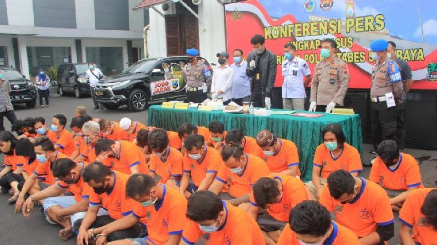 Polrestabes Surabaya saat menggelar konferensi pers, Rabu (2/12/2020).