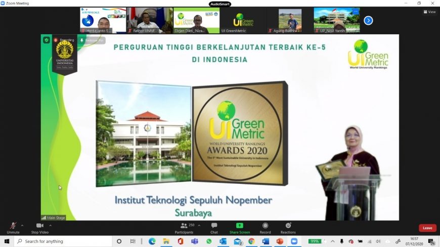 Penghargaan untuk ITS sebagai Perguruan Tinggi Berkelanjutan Terbaik ke-5 di Indonesia yang diberikan UI GreenMetric /Ist