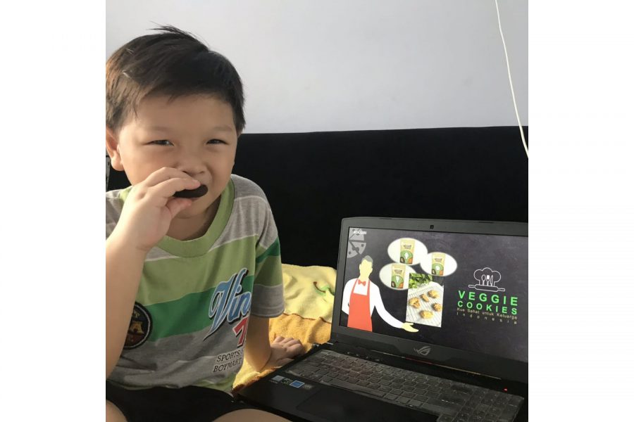 William Go saat menikmati Veggie Cookies /Ist