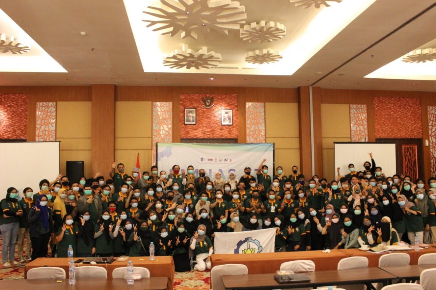 Seluruh kontingen ITS untuk Pimnas ke-33 seusai nonton bareng pengumuman hasil Pimnas di Hotel Swiss Belinn Manyar, Surabaya /Ist