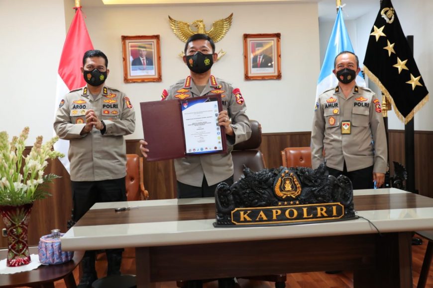 Kapolri Jenderal (Pol) Idham Azis saat menghadiri pengukuhan Tim Koordinasi Interpol Indonesia 2020 melalui virtual di Jakarta, Jum'at (4/12/2020) /Ist