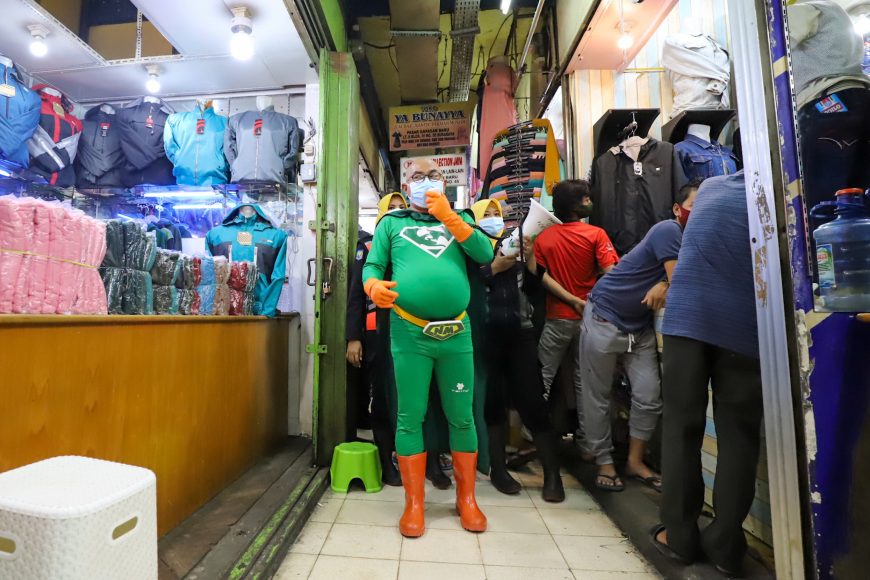 New Man saat beraksi di Pasar Kapasan/ist