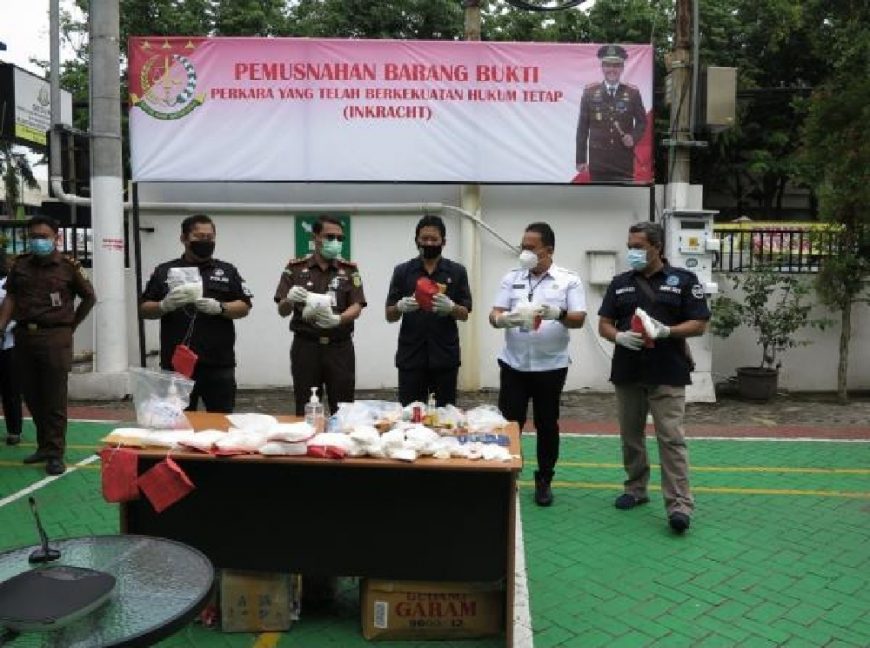 Konferensi pers pemusnahan barang bukti di Halaman Kantor Kejari Tanjung Perak /Ist
