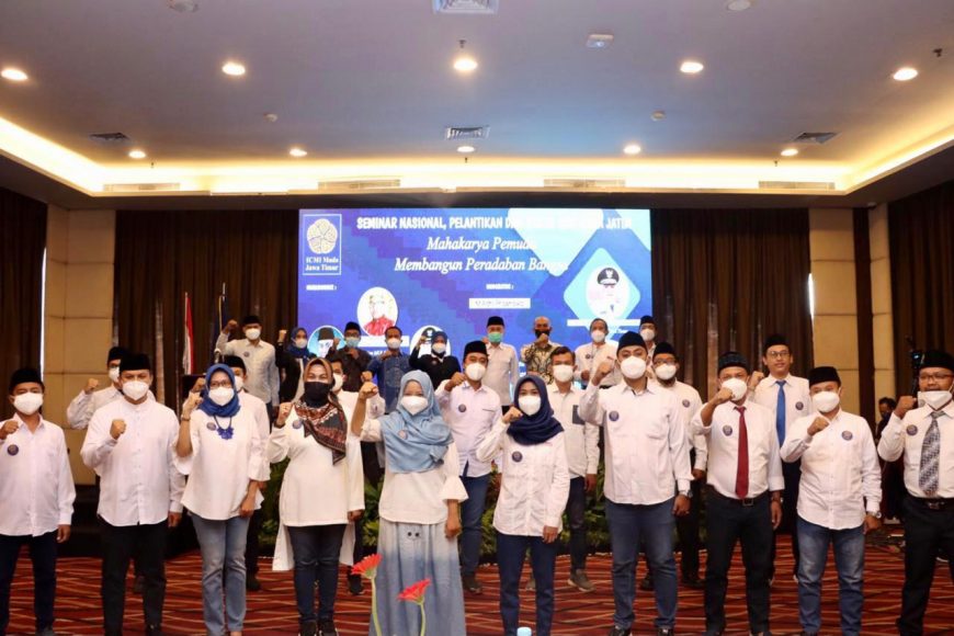 Foto bersama usai pelantikan ICMI Muda Jatim /Ist