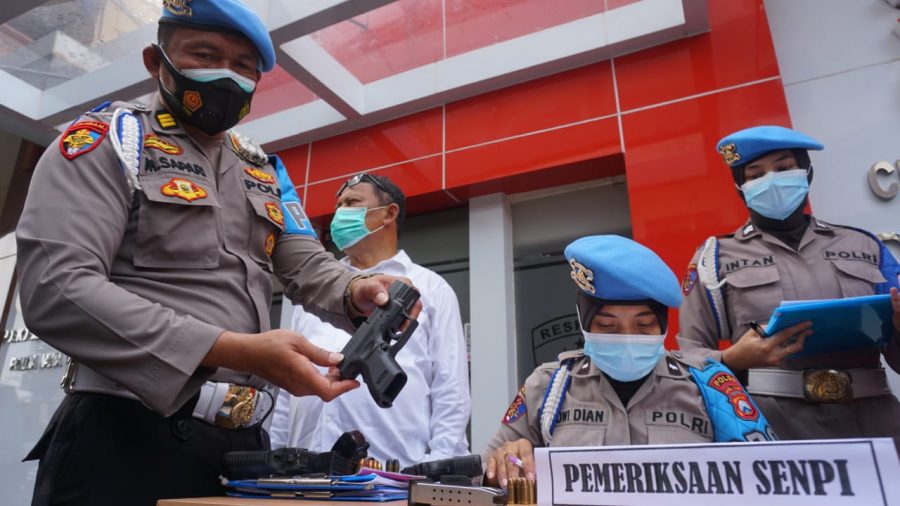 Total ada 69 senpi milik anggota Reserse Kriminal Umum yang dilakukan pemeriksaan /foto: Bicara Surabaya