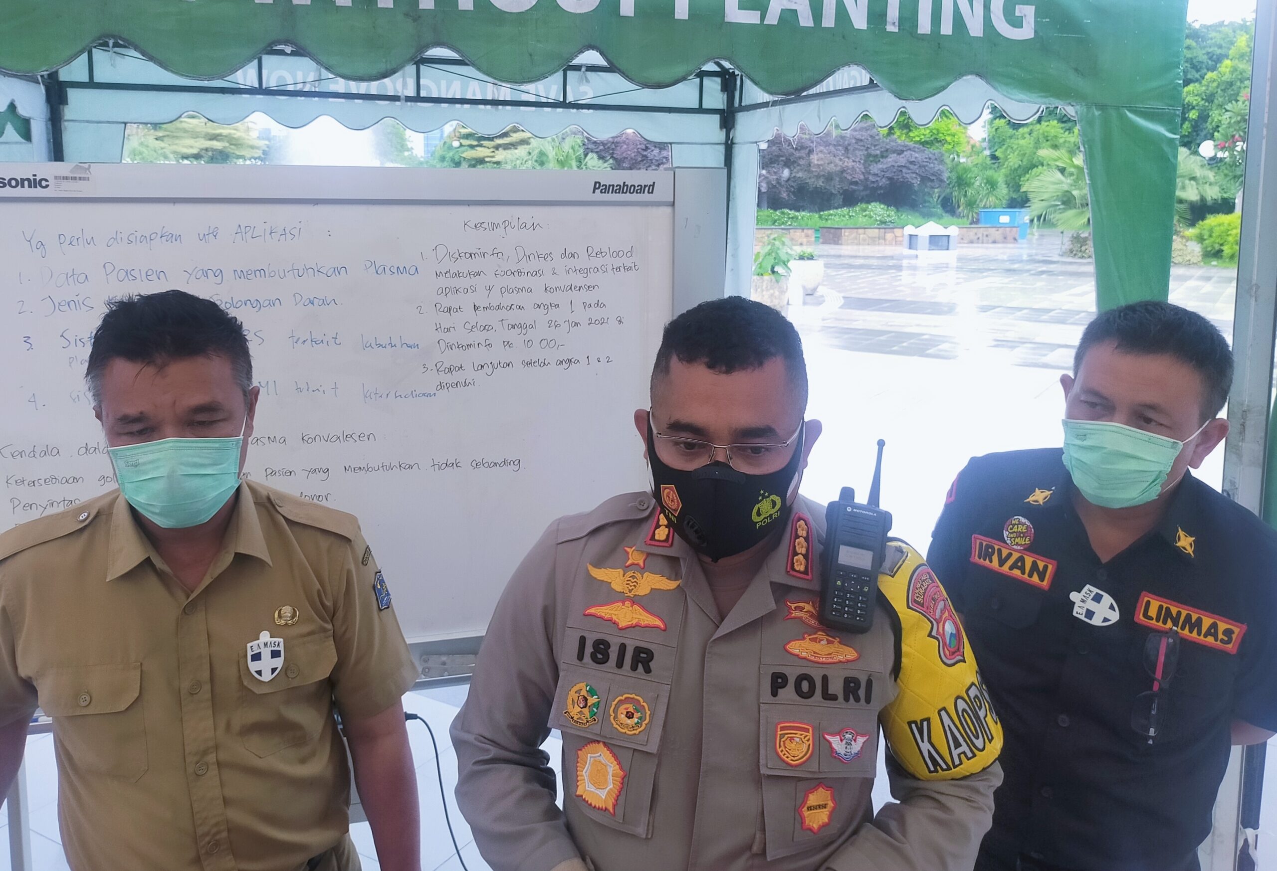Kapolrestabes Surabaya, Kombes Pol Jhonny Edison Isir (tengah) /foto: Bicara Surabaya