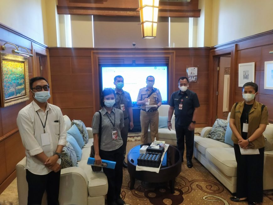 Satgas Covid-19 Surabaya saat melakukan asesmen di ruangan Sekda Prov Jatim /foto: Bicara Surabaya