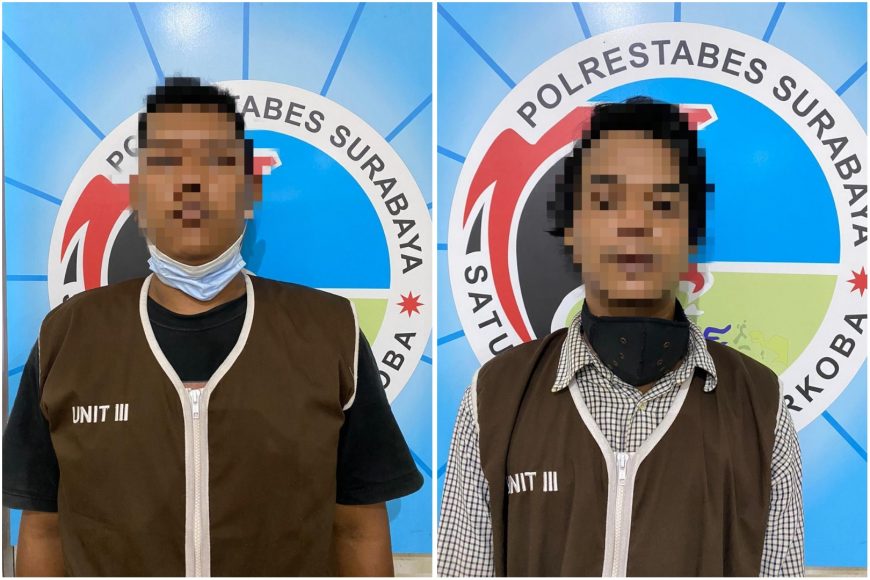 Kedua pelaku saat diamankan di Mapolrestabes Surabaya /Ist