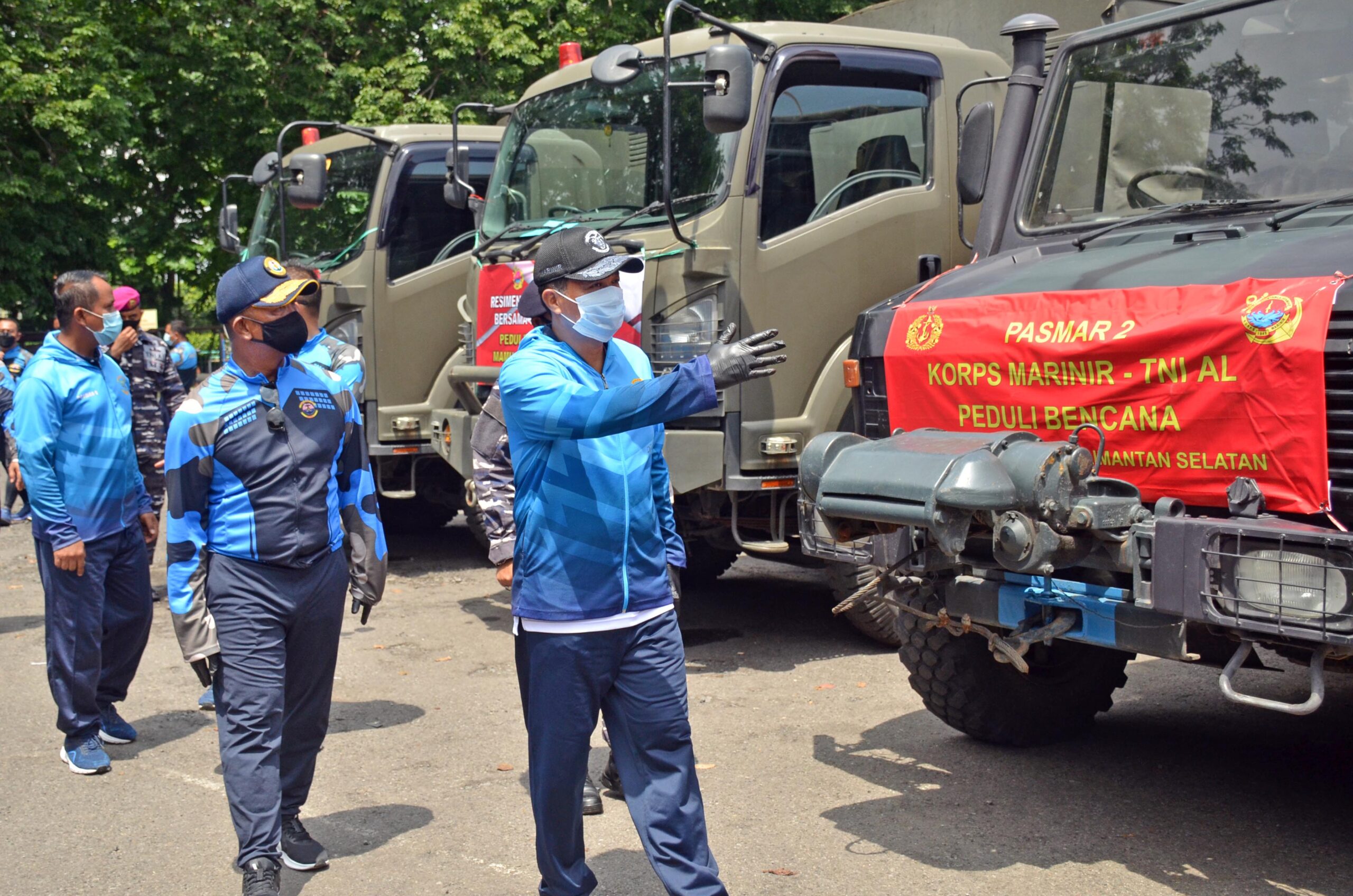 Bantuan yang diserahkan ini terdiri dari 12 truk berisi bahan makanan dan perlengkapan /dok. Dispen Kormar