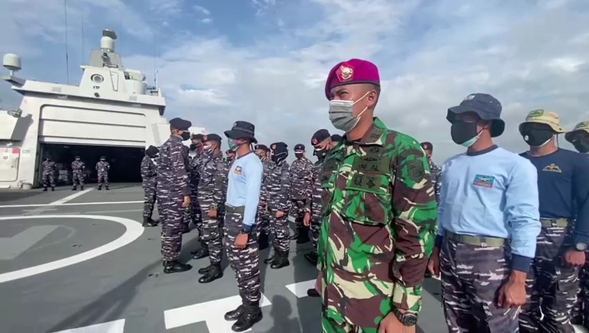 Dalam misi kali ini KRI GNR-332 didukung Heli Panther HS 4211 /dok. pen2