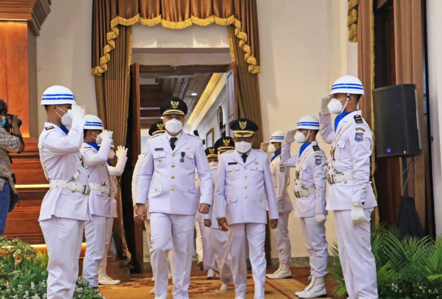 Wali kota dan Wakil Wali Kota Surabaya, Eri Cahyadi - Armudji usai acara pelantikan di Gedung Negara Grahadi, Jum'at (26/2) /Ist
