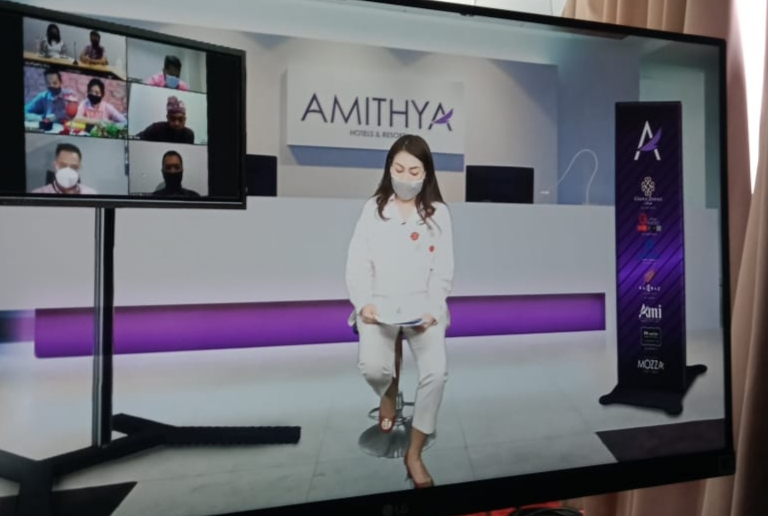 CEO Amithya Hotel saat rapat dengan manajemen/ist