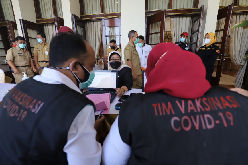 Vaksinasi kepada jajaran Pemkot Surabaya/bicarasurabaya.com