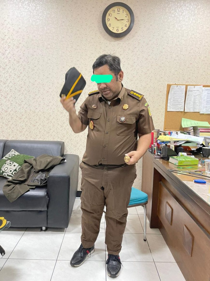 Abdussomad (38) jaksa gadungan saat diamankan Tim Kejari Surabaya /Ist