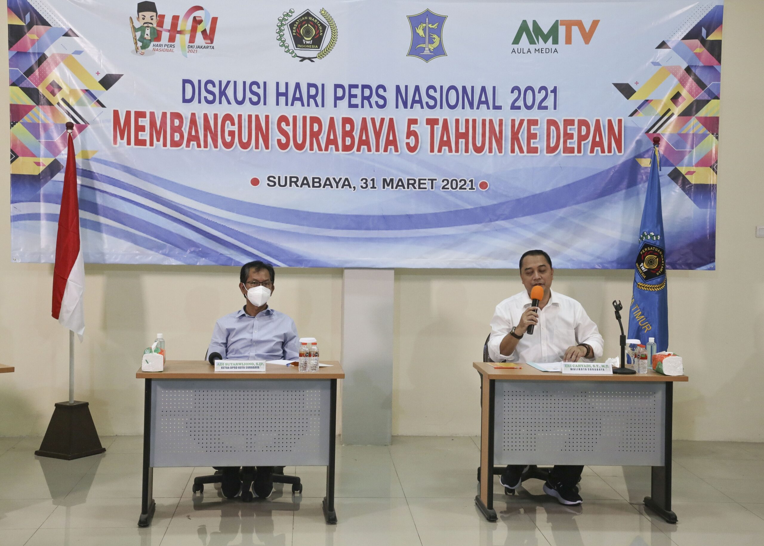 Wali Kota Surabaya saat diskusi di PWI Jatim/ist