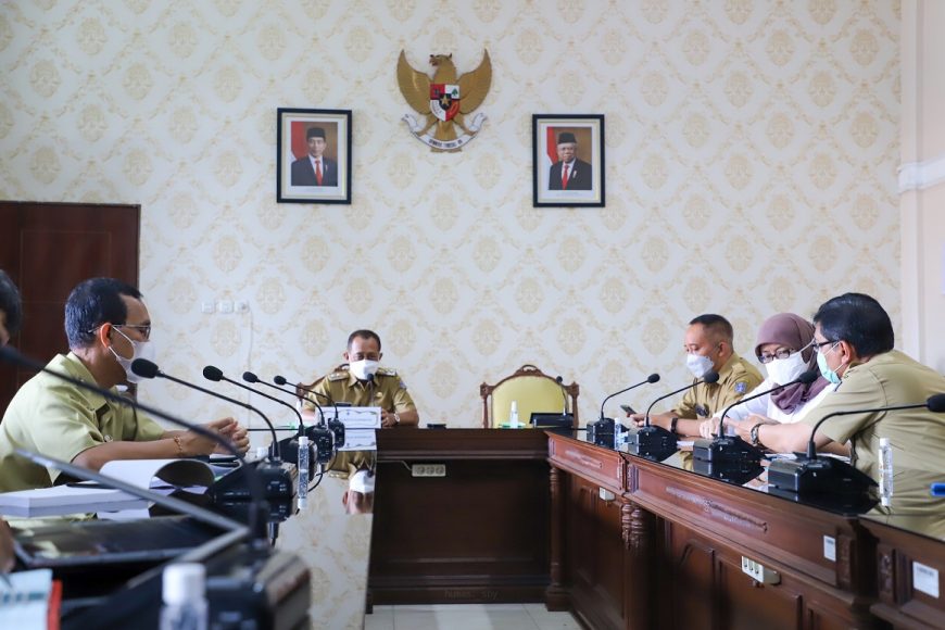 Wakil Wali Kota Surabaya saat rapat bersama OPD/ist
