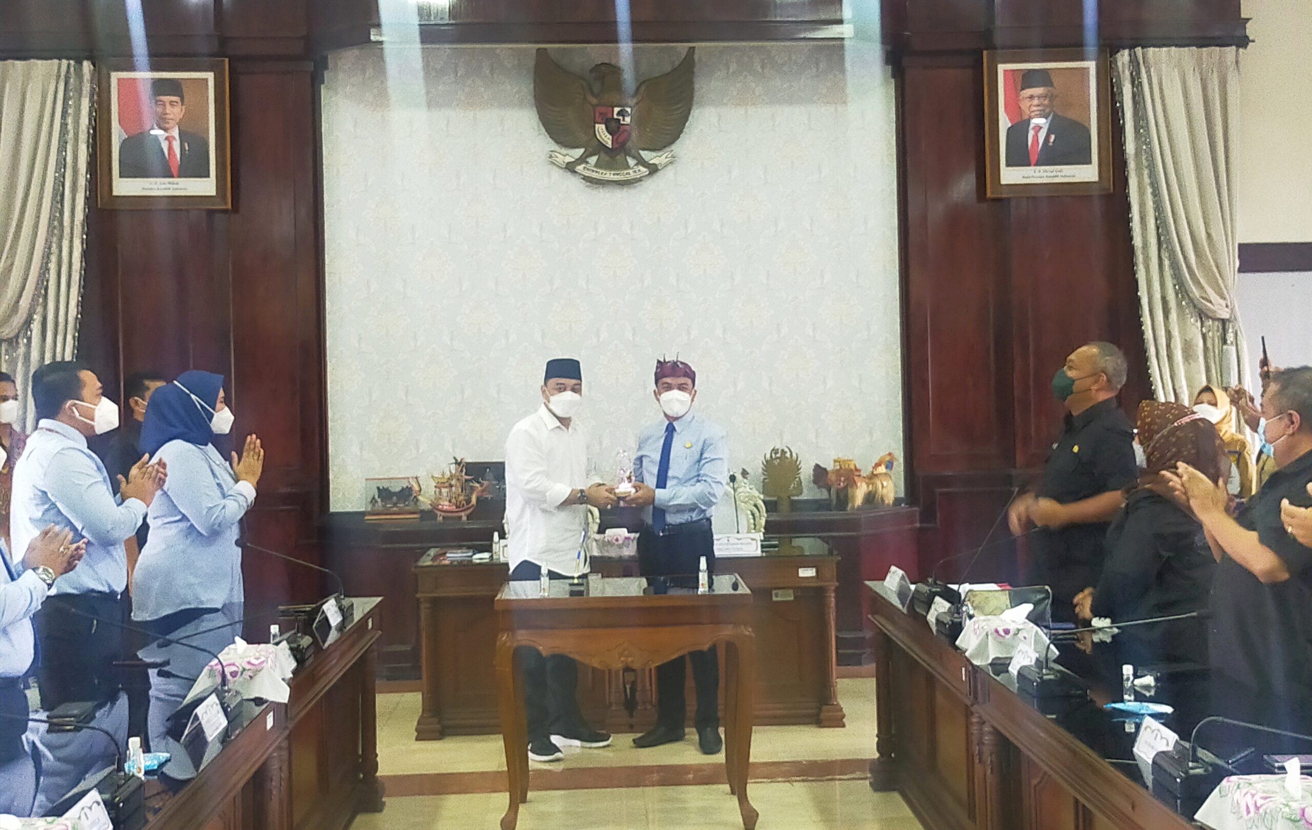 Penandatangan MoU berlangsung di ruang sidang Wali Kota Surabaya /foto: Bicara Surabaya